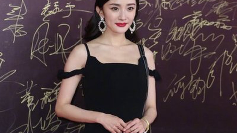 杨幂凭《生万物》首获飞天视后，与孙俪同台领奖掀起热议